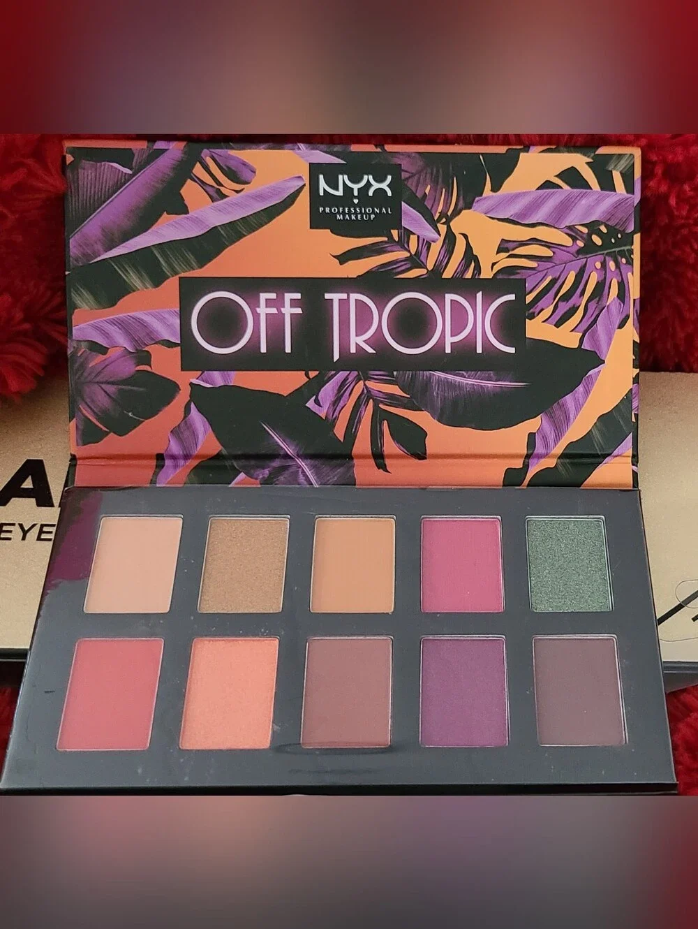 NYX 7 PC SET♤10 pan Eyeshadow Palette & 6 Butter Glosses.